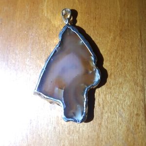 Beautiful Agate Slice Pendent Neckless with 18inch braided Chain.